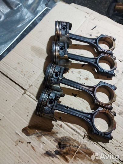 Поршень с шатуном Skoda Octavia A4 1.4 16V 75лс