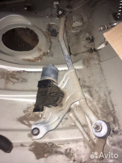 Трапеция стеклоочистителя с моторчиком Логан