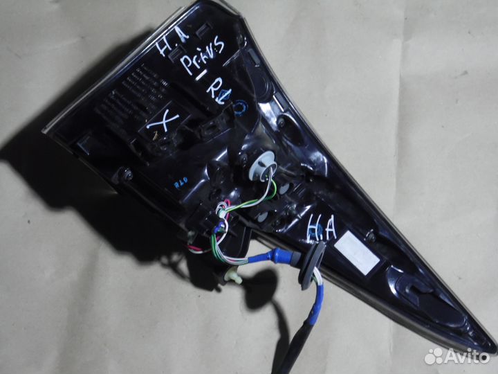 Фонарь задний левый Тойота Приус 50