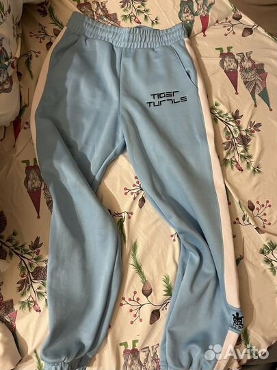 Спортивный костюм женский