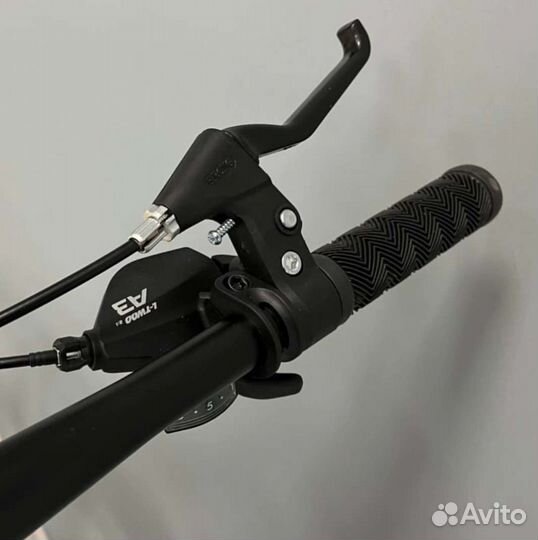 Взрослый велосипед на литых дисках