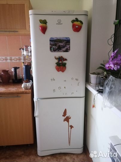Холодильник Indesit бу