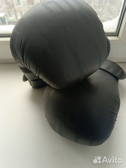 Боксерские перчатки 10 oz