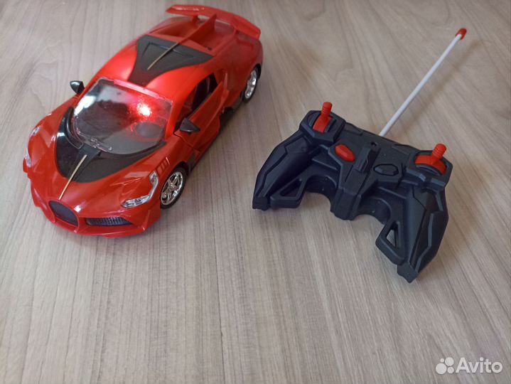 Гоночная машинка на пульте управления