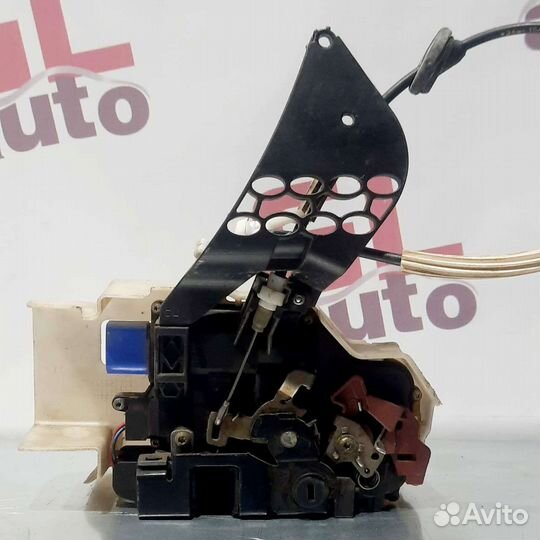 Замок двери VW Touareg