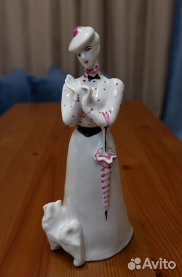 Статуэтка ’’Дама с собачкой’’. Дулево