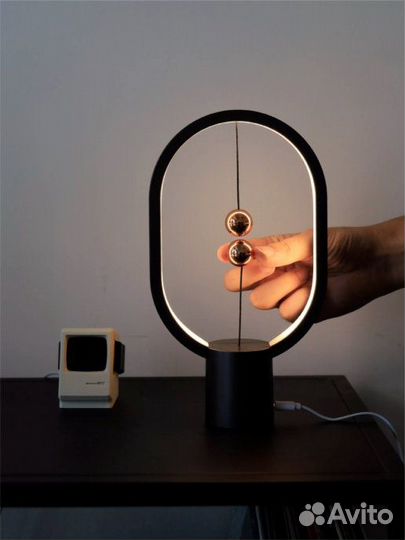 Настольная лампа