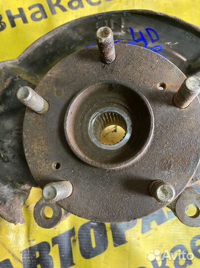 Передний правый поворотный кулак Honda Civic Hybri