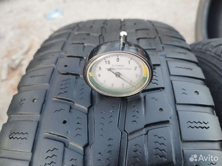 Dunlop SP Winter Ice 01 215/60 R16 95T
