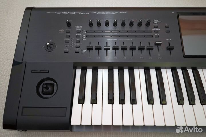 Korg Kronos 61, 120 Gb, High End звук, бесшумный