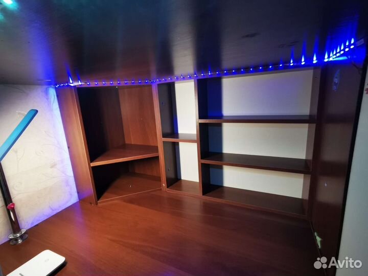 Детская кровать чердак со столом и шкафом бу