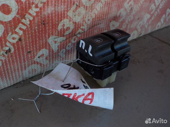 Блок управления стеклоподъемником передний левый