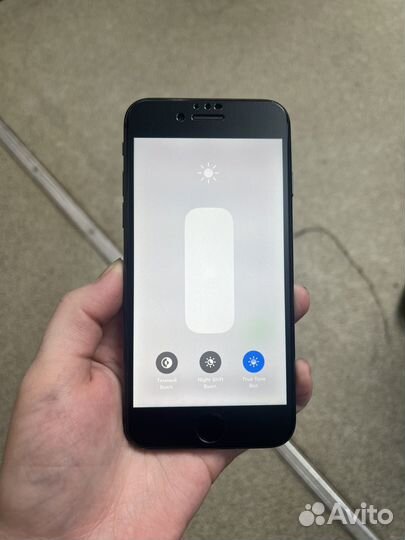 iPhone 8, 64 ГБ