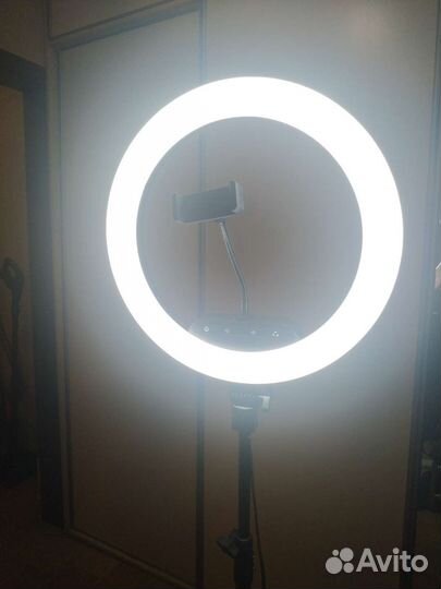 Кольцевая лампа со штативом