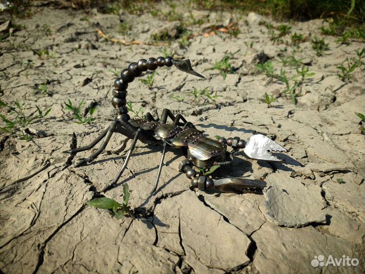 Скульптура из металла Скорпион
