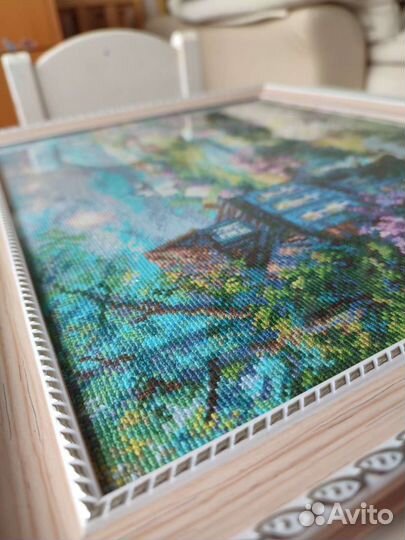 Картина вышитая крестиком в раме