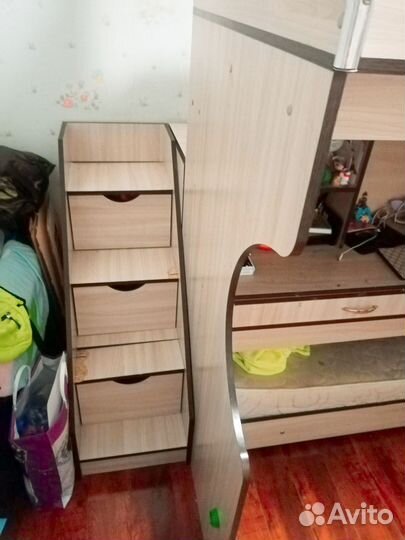 Двухъярусная кровать