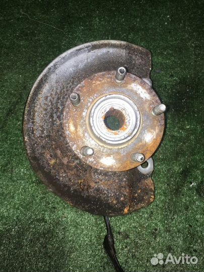 Кулак передний правый Mitsubishi Outlander Xl CW5W