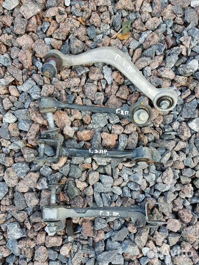 Рычаг задний правая сторона Genesis G80 2.0 2017