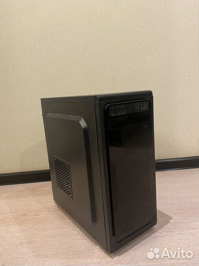 Игровой компьютер с монитором