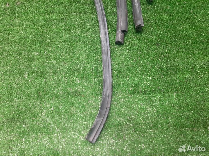 Уплотнитель проема двери(комплект) Suzuki Ignis 2