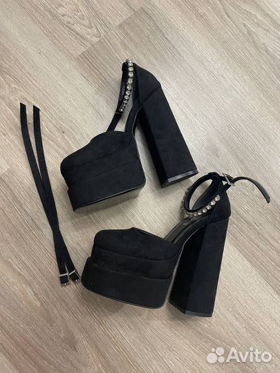 Туфли чёрные,женские,на большом каблуке