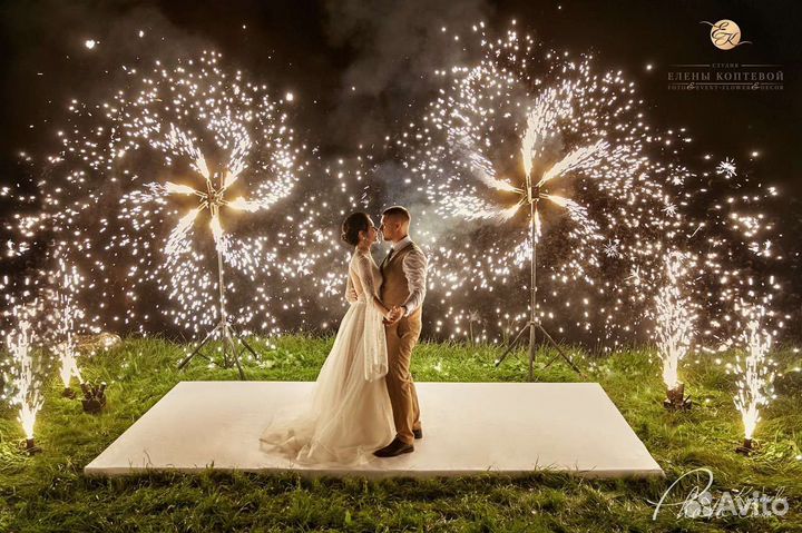 Холодные фонтаны, тяжёлый дым, горка шампанского