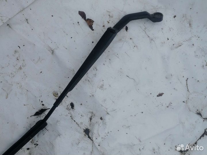 Поводок стеклоочистителя правый ниссан альмера н16