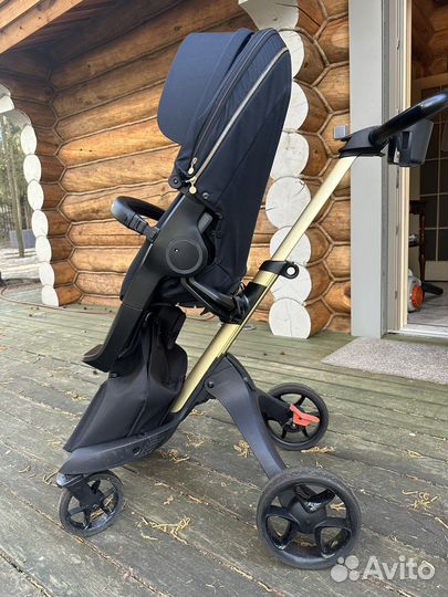 2 в 1 Stokke Xplory V6 Gold на черно-золотой раме