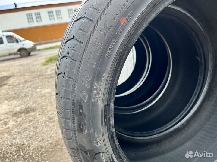 Triangle Sports TH201 235/45 R18 98