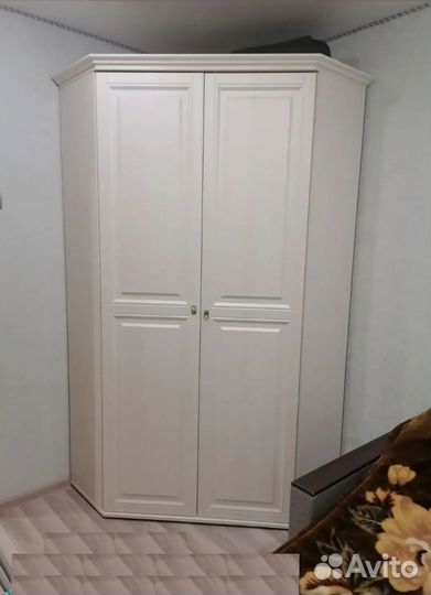 Угловой шкаф