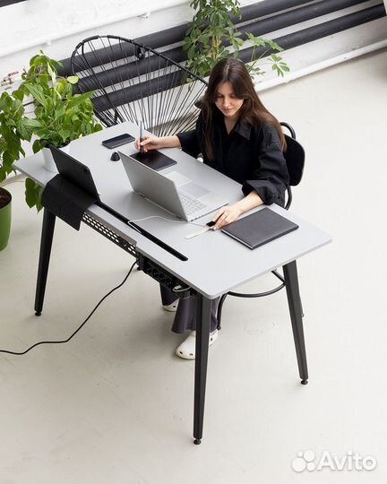 Стол письменный серый