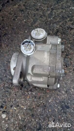 Масляный насос рулевого редуктора Мерседес