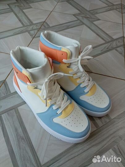 Кроссовки женские 41 размер новые