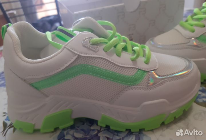 Кроссовки новые 36 размер