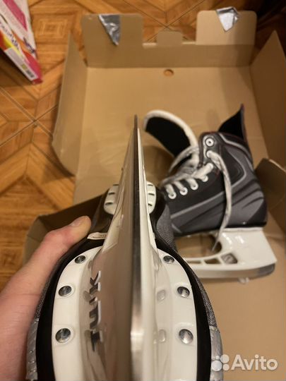 Коньки хоккейные. 43 размер