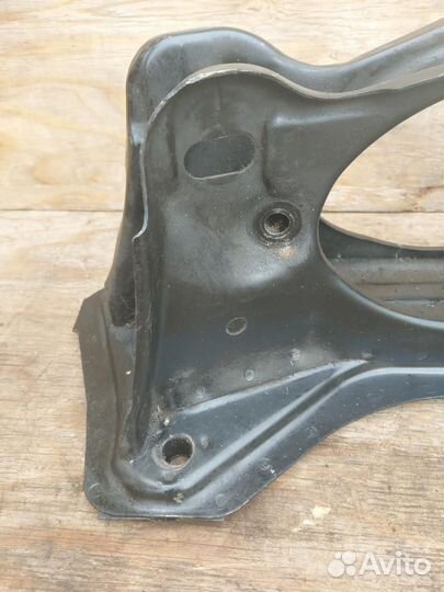 Кронштейн редуктора Toyota RAV4 (XA10) рест. SXA11