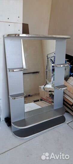 Зеркало настенное с полками