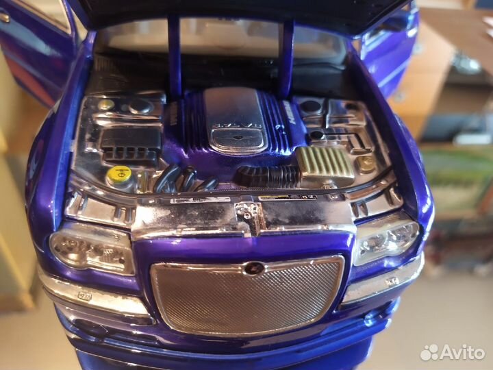 1:18 Aston Martin Vanquish и Chrysler 300C Hemi