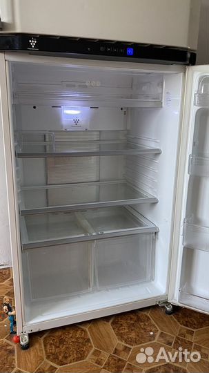 Холодильник широкий б/у sharp