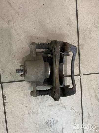 Тормозной суппорт передний правый Hyundai Solaris