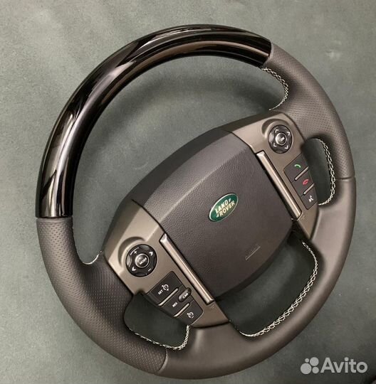 Руль с лакированной вставкой