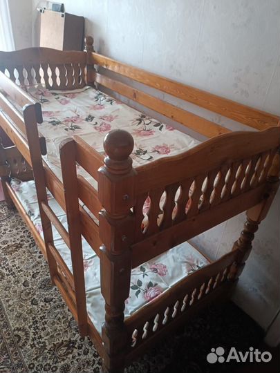 Кровать 2х ярусная с массива дерева резная