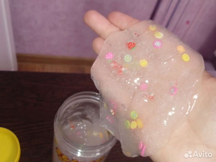 Слайм с подарком
