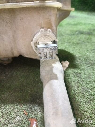 Бачок расширительный Mercedes-Benz E-Class W124