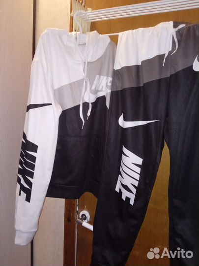 Спортивный костюм женский