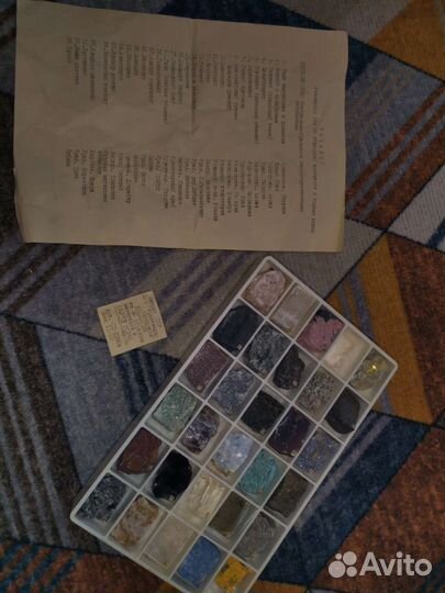 Коллекция из 30 образцов минералов и пород