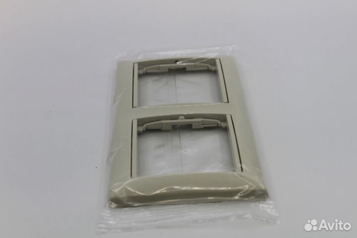 Рамка для розетки legrand на 2 цвет слоновая кость