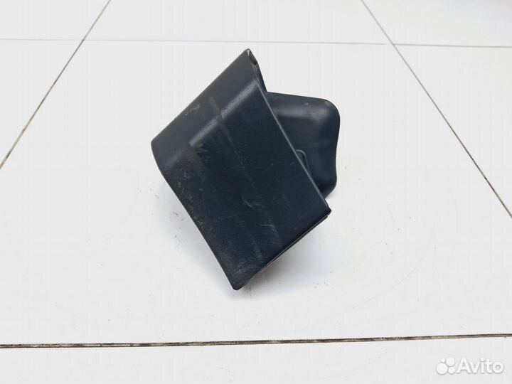 Накладка переднего крыла правого Toyota Highlande