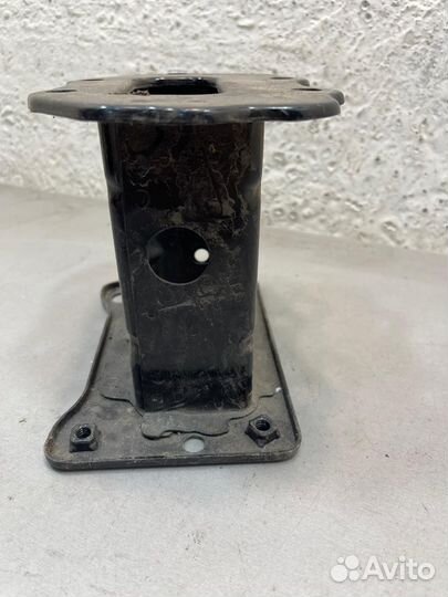 Кронштейн усилителя лонжерона Kia Ceed 1 правый